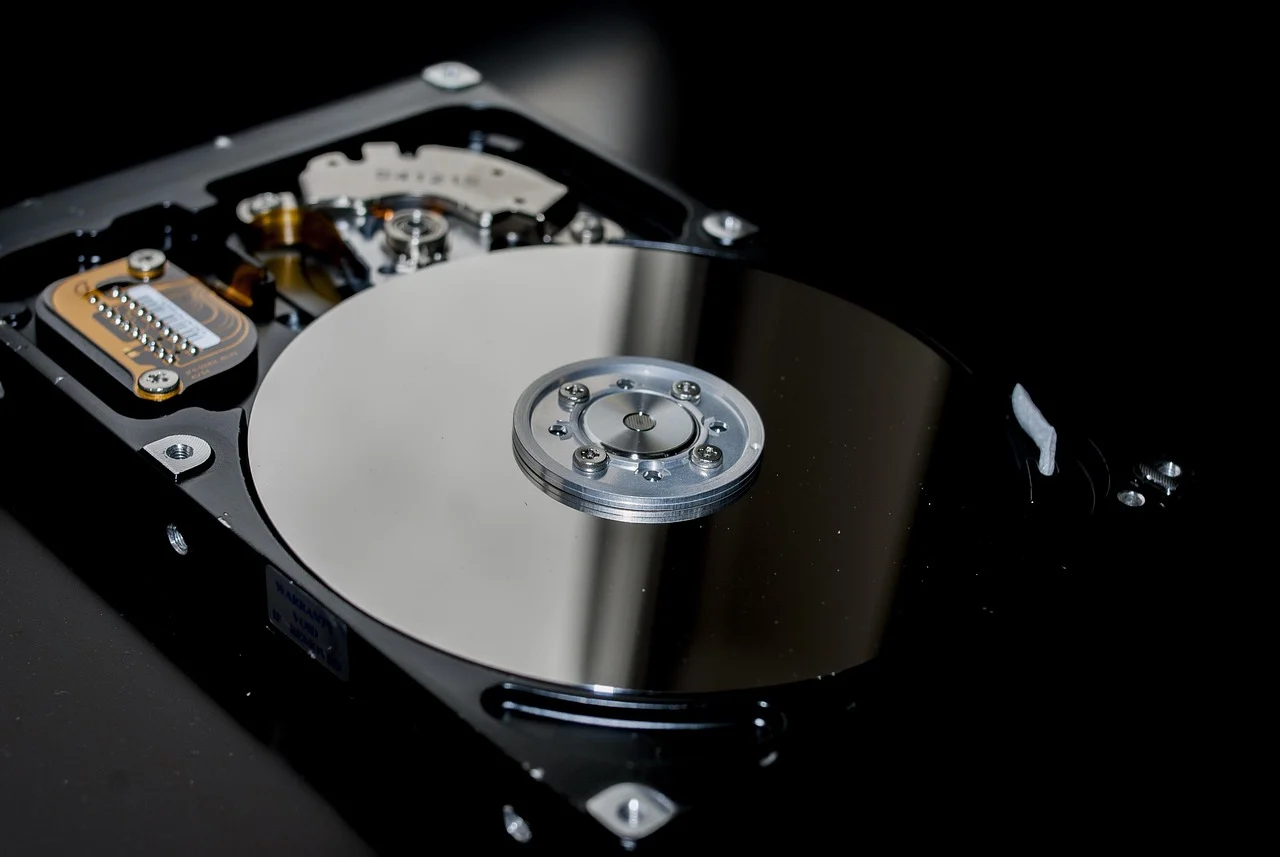 Comparison between manual and plugin backup methods on a laptop screen for WordPress migration